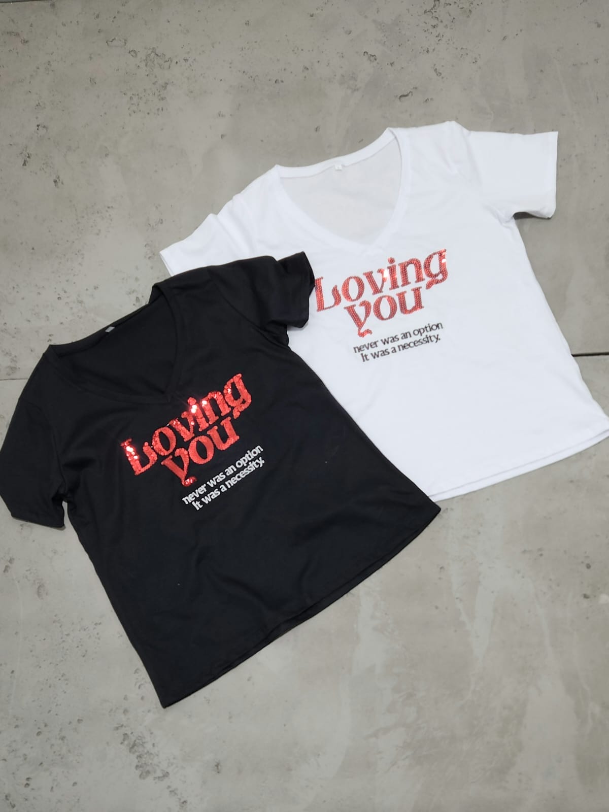 Remera Cuello V Lentejuelas LOVING YOU<b>-TALLE L, XXL y 4XL-</b>